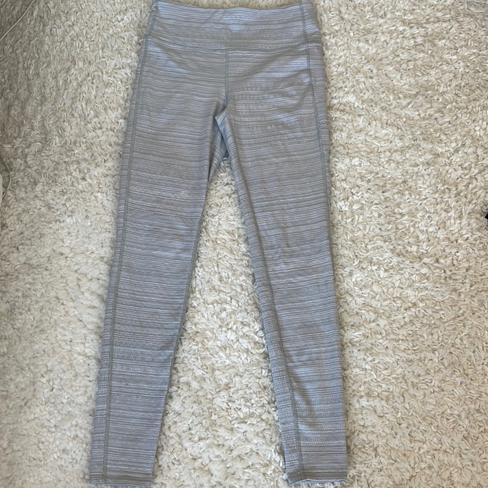 Athleta white/gray textured leggings size medium.